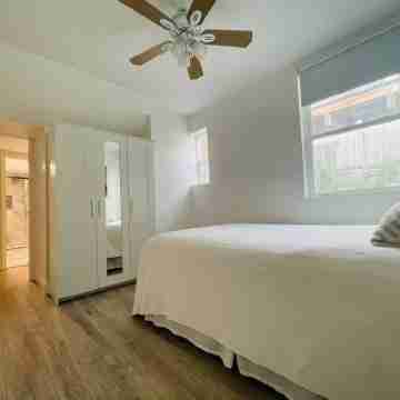 2-bedroom garden apartment in Town house in Jersey City with AC, WiFi Rooms