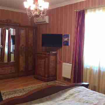 House next to a rare pink lake! Rooms