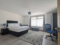 Family-sized comfort - Walk to Lake City Centre فنادق في Cathays