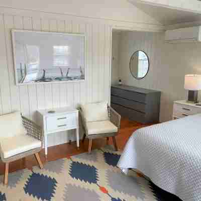 Stylish Crows Nest in Harwich Port Rooms