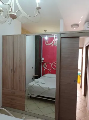 Very central just 100m from the rocks and 200m from the beach