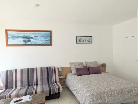 Studio with sea view - close to restaurants and the port