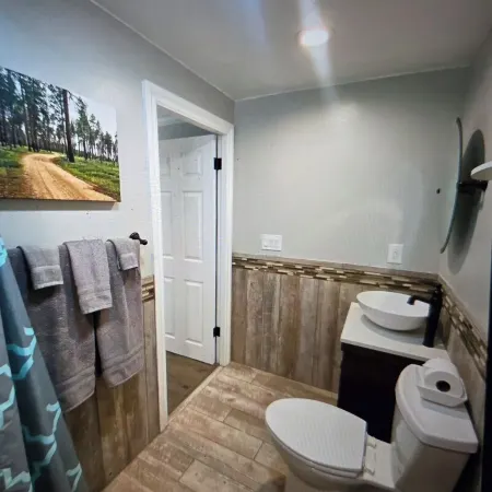 Serene Downtown Kanab Adventure Hub for Zion, Bryce, Lake Powell w/Hot Tub, Yard