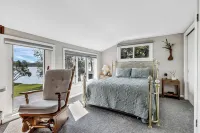Lakeside Haven - New Deck, Pier & Guest House - 4-Star