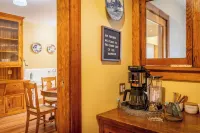 Experience a 3 bedroom historic apartment Rock Island, IL Hotel a Rock Island