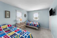 3 Mins to Beach, Cozy Frisco 3Bd w/ Hot Tub