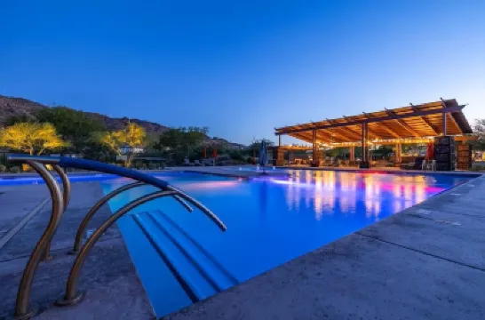 Brand New Modern 3BR Retreat – Pool, Jacuzzi, Gym & Stunning Views Hotels near Mystery Castle