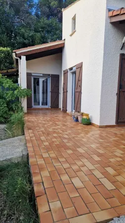 VILLA 515 WITH SWIMMING POOL. CLOSE TO MONTPELLIER CENTER AND BEACHES.