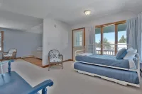 "Tide Vibes" at Ferry Beach - a 4 Bed/3 Bath Spacious Retreat for 13!