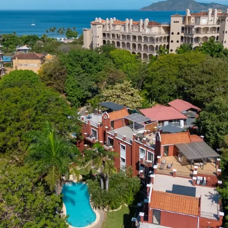 ¡A 1 Cuadra de la Playa! Apartamento en Condominio, Playa Tamarindo
