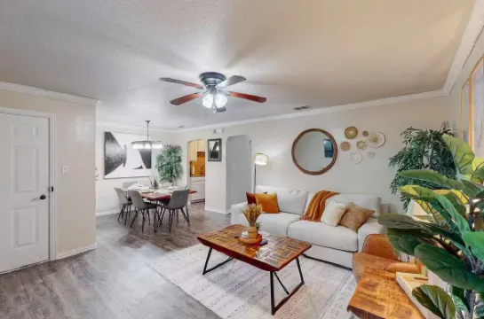 Charming BOHO 2-bedroom apartment walkable to AT&T stadium,global life Arlington