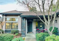 Charming 3-bedroom bungalow with WiFi and AC in delightful Folsom