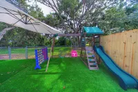 Heated Pool Sleeps 14-Near Srq, Ami, Beaches-Game Room-Outdoor Fun-Bunk Bed