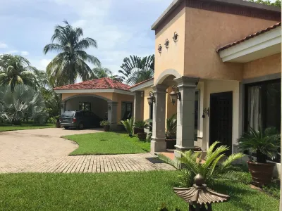 Beautiful Spacious 5-bedroom home ready for vacation! Отели в г. 