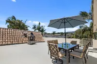 Cheerful 6-Bedroom Villa by the sea with hot tub