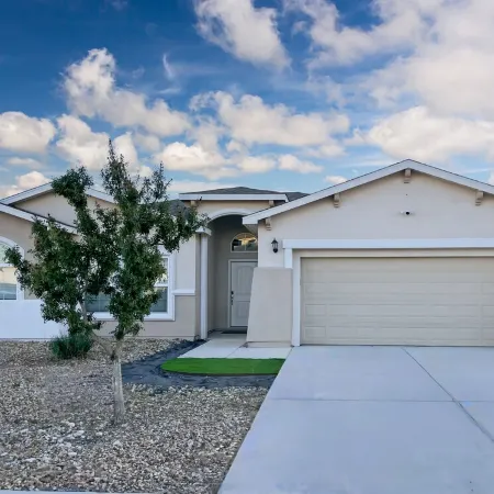 3-bedroom house in welcoming Hobbs with WiFi, AC