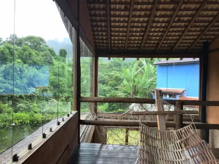 House with pool close to the beach in Barra do Sahy!