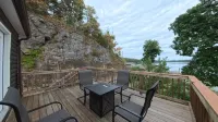Lakeside Loft on Black Lake