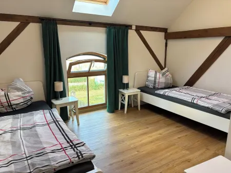 Cozy vacation apartment / fitter's room for 1-6 persons near Berlin FeWo 7. Отели в г. Либенвальде