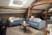 Gîte au Sein de Notre Ferme en Pierre du Xviie Siècle