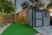 Welcome to the Jungle- Triplex across the street from the beach, heated pool