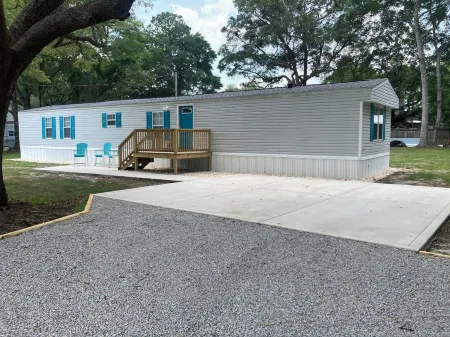 8 minutes to Marshwalk, 3-bedroom house with Huge Yard & WiFi in Murrells Inlet