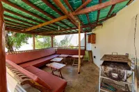 Coastal Retreat. Spacious 3-bedroom villa Just 8 minutes stroll from the Beach.