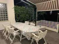 Villa with garden, 300 m from the beach, indoor parking, air conditioning.