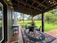 Peaceful Boho Retreat Nestled in the Woods – 5 Mins from Downtown