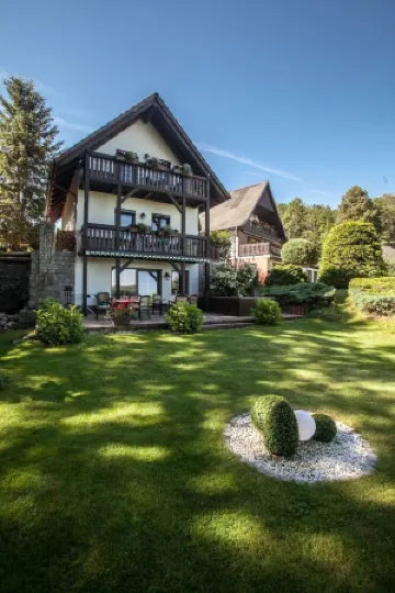 Apartment Bellevue in a chalet on Lake Sader