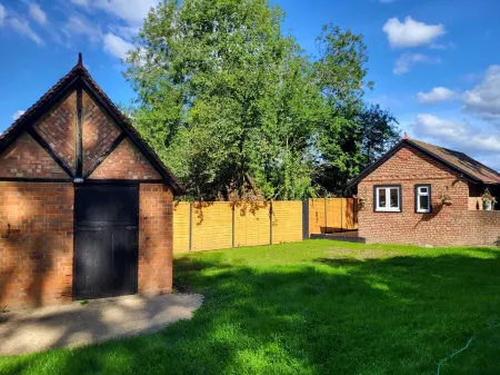 Rural Cottage| Stunning Views| with Free Parking| Quiet