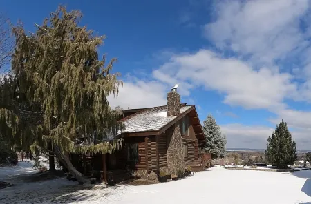 Barbara's Cabin. A luxury log home in the heart of Washington wine country.