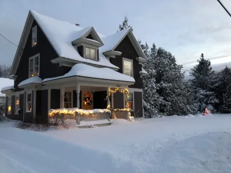 In Town Delight! Отели рядом с достопримечательностью «Даттон Фарм Станд»