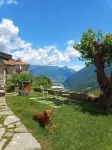 Former barn with garden and magnificent view of the lake, ideal starting point for trekking. Hotels in Alta Valle Intelvi