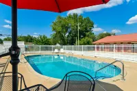 Americas Best Value Inn and Suites Siloam Springs - Swimmingpools