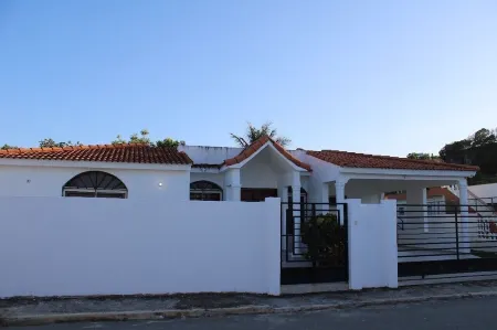 Benira's Villa- Island vacation Отели рядом с достопримечательностью «Playa de Caletón Grande»