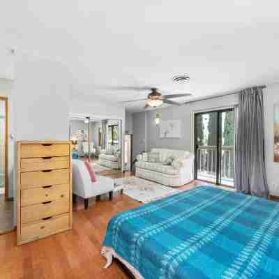 Create and adventure in the heart of Kernville. Rooms