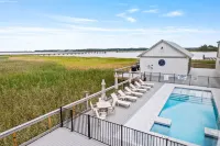 Waterfront Marina and Cozy Pool - Luxurious Coastal Retreat Hotels in Georgetown