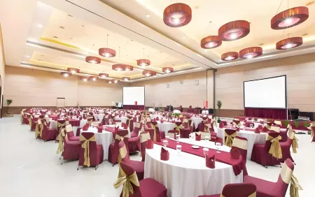 Gumilang Regency Hotel Отели рядом с достопримечательностью «Museum Pendidikan Nasional UPI»