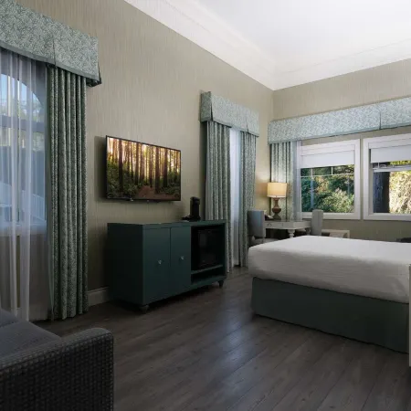 Prestige Oceanfront Resort, BW Premier Collection Отели в г. Сук