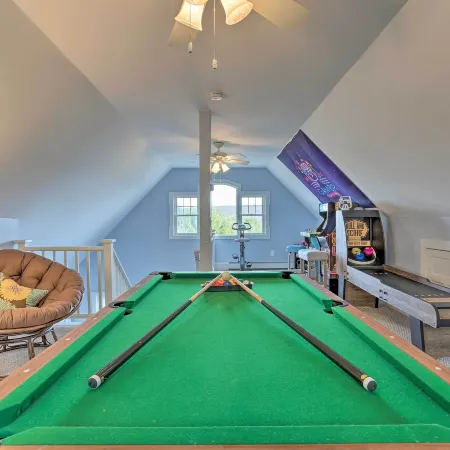 Large Yard and Games Edgewater Escape in Paupack!