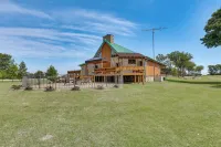 Hornersville Vacation Rental w/ Private Pond! - parking