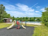 Stunning! Pocono Escape! HotTub Sauna Pool Ski Pet-Friendly Fireplace Fishing