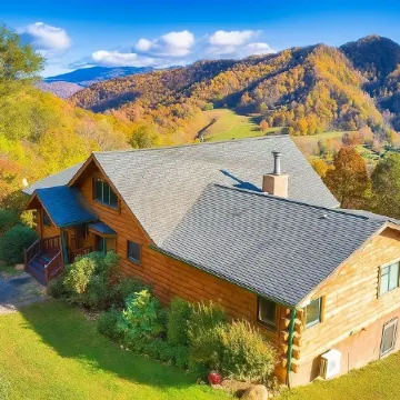Heavenly Heights Lodge •Hot Tub •Theater •Game Room • Pet Friendly • Elopements