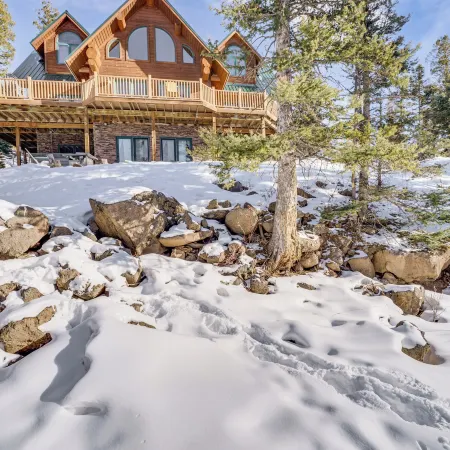 'Burning Sky Lodge': Private Hot Tub & Ski-in/Out