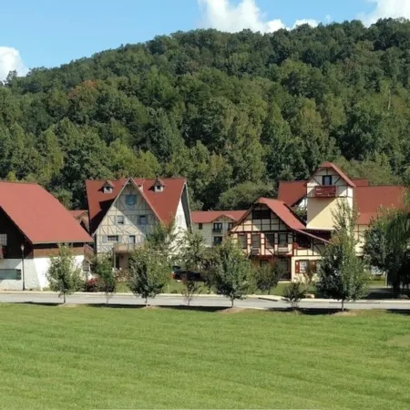 Riverside Relaxation Located Steps from Downtown & Overlooking the Chattahoochie