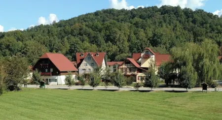 Riverside Relaxation Located Steps from Downtown & Overlooking the Chattahoochie