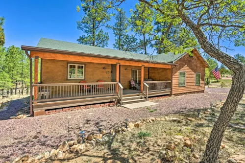 Bring a Pet: Happy Jack Cabin w/ Fire Pit! - Parkplatz