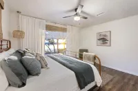 Blue Vista, lake view, hot tub, fire pit, covered patio