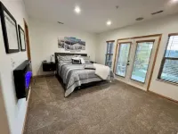 Spacious Eden Retreat – Modern Comfort, Scenic Views & Room for 11